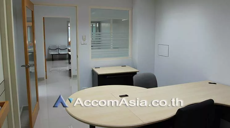  1  Office Space For Rent in Sukhumvit ,Bangkok BTS Ekkamai at Compomax Building AA18919
